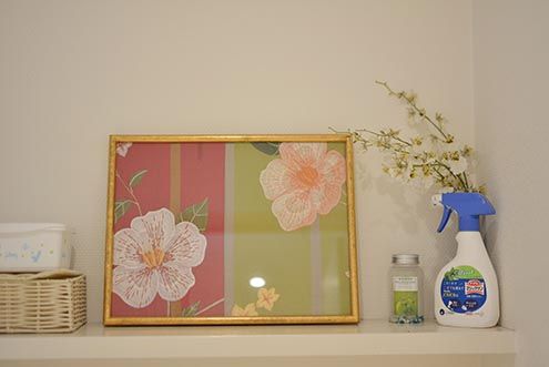 トイレには花柄の生地が飾られています。生地はフランスのファブリックブランドELITIS社製です。(2016-09-05,共用部,TOILET,2F)