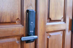 玄関の鍵はオートロックです。(2020-02-18,周辺環境,ENTRANCE,1F)