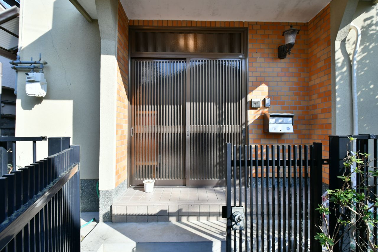 シェアハウスの玄関。(2017-02-16,周辺環境,ENTRANCE,1F)