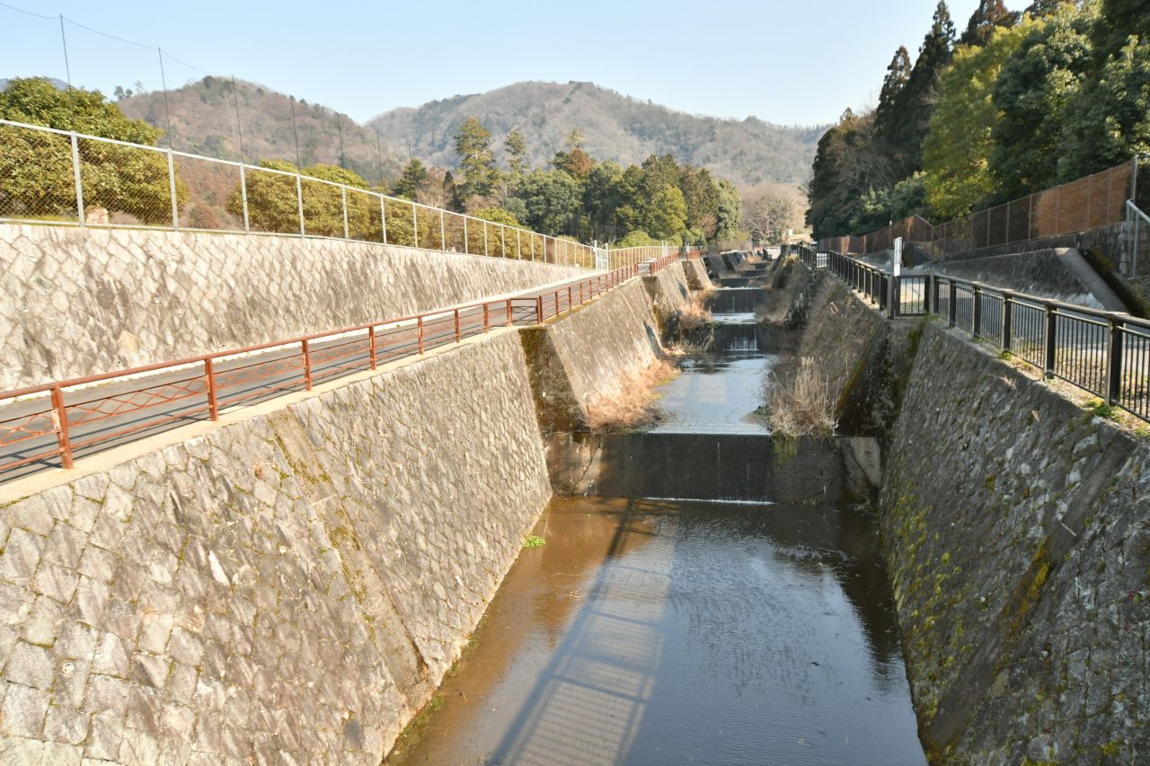 裏手には川も流れています。(2017-02-16,共用部,ENVIRONMENT,1F)