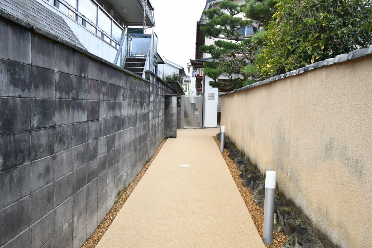 シェアハウスまでのアプローチ。旗竿地に建っています。(2020-03-05,周辺環境,ENTRANCE,1F)