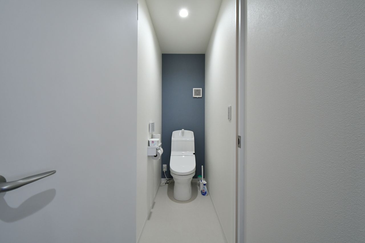 女性専用のウォシュレット付きトイレの様子2。トイレは2室あります。(2020-03-05,共用部,TOILET,2F)