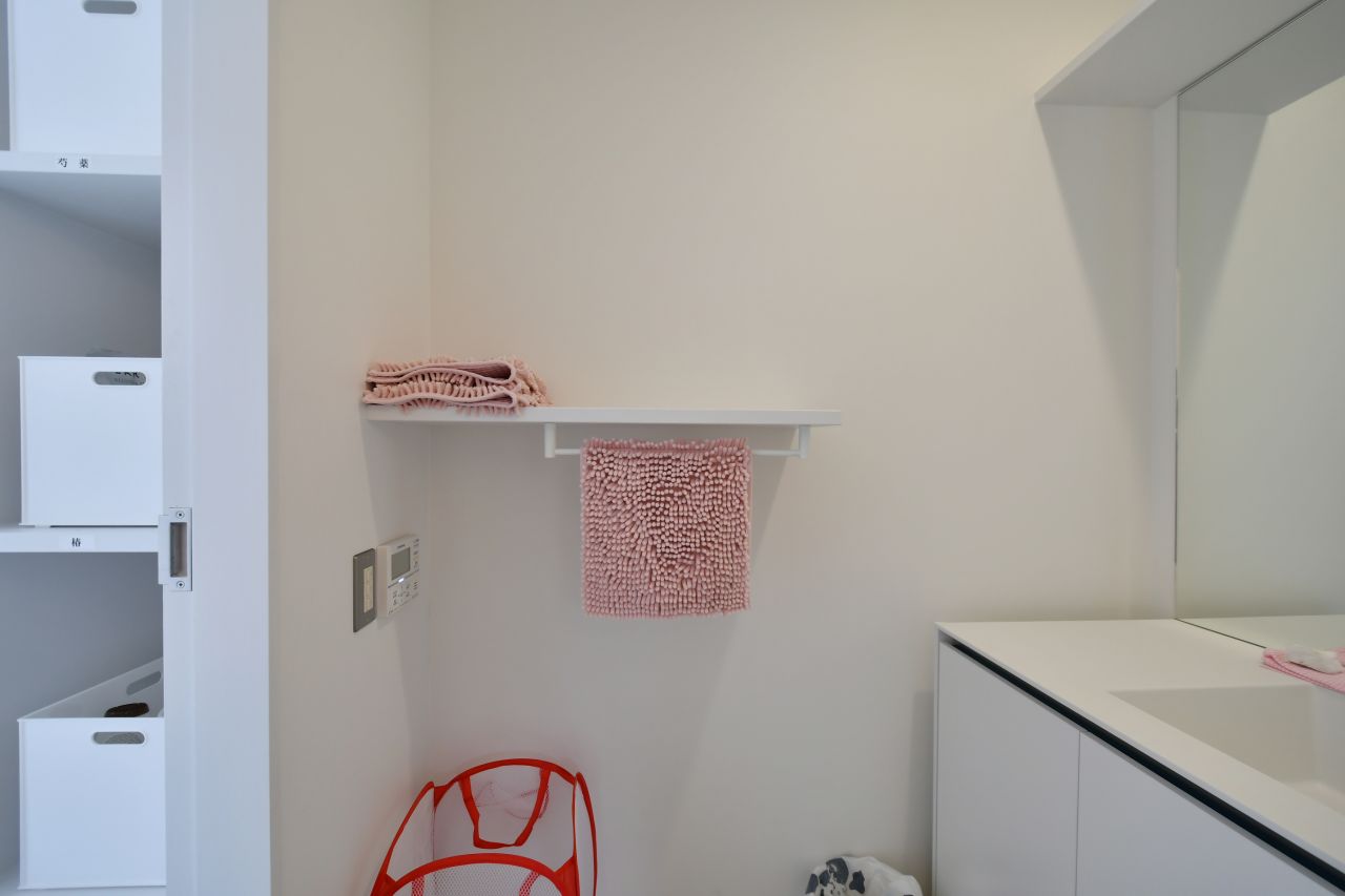 脱衣室には足ふきマットが数枚用意されています。(2019-04-24,共用部,BATH,1F)