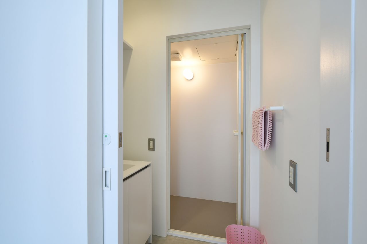 シャワールームの脱衣室の様子。(2019-04-24,共用部,BATH,1F)