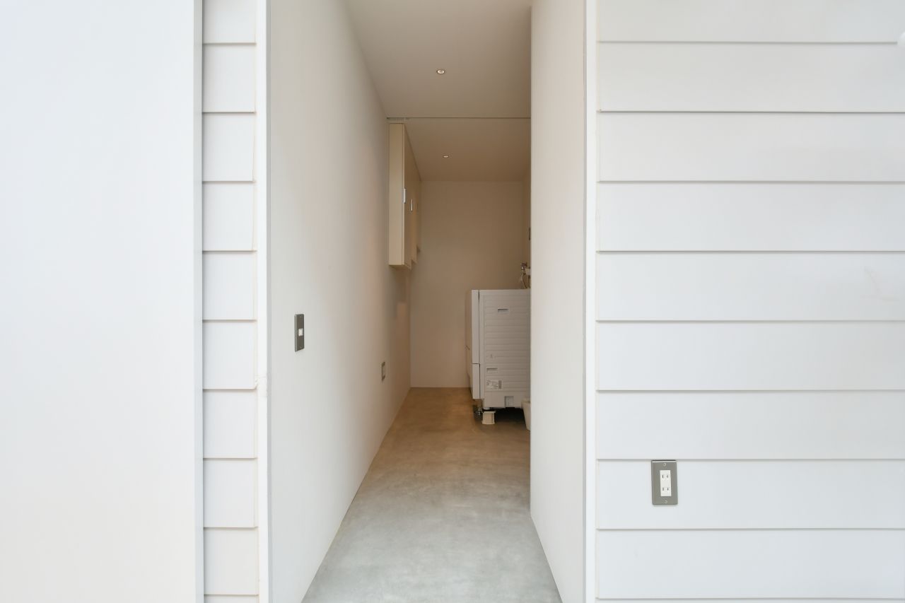 バスルームの対面にトイレとランドリースペースがあります。(2019-04-24,共用部,OTHER,1F)