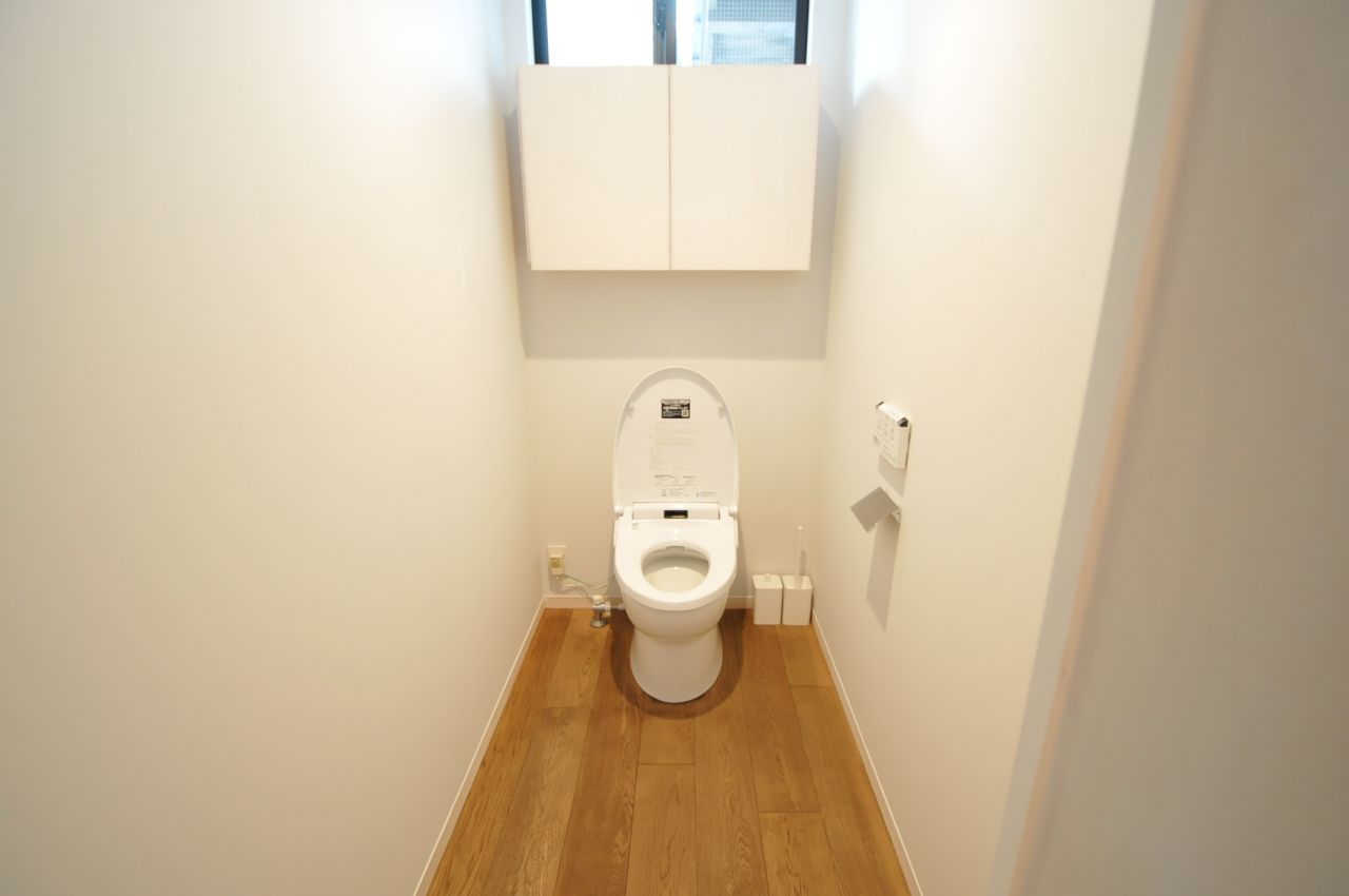 トイレはウォシュレット付きです。(2014-02-03,共用部,TOILET,2F)