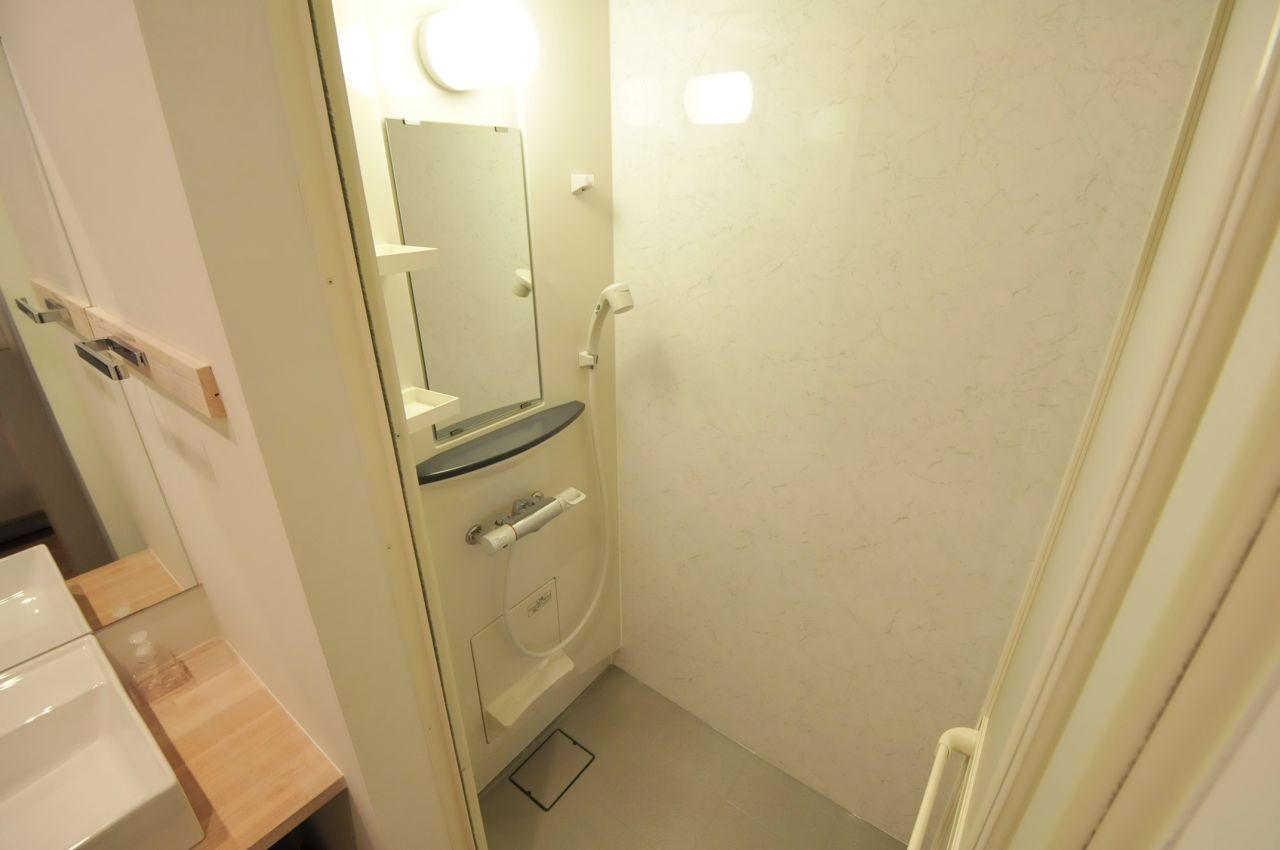 シャワールームの様子。(2014-02-03,共用部,BATH,1F)