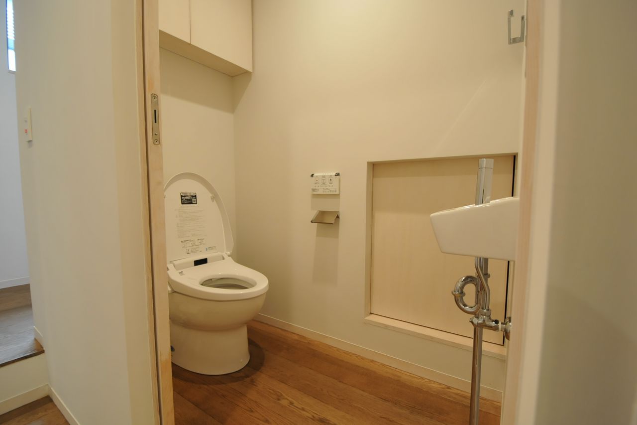 トイレはウォシュレット付き。(2014-02-03,共用部,TOILET,1F)