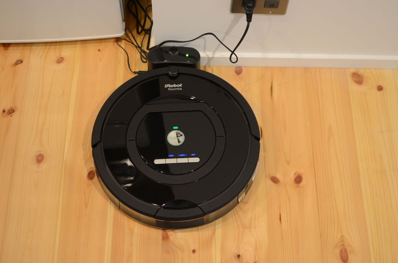 ルンバが用意されています。(2014-12-10,共用部,LIVINGROOM,1F)