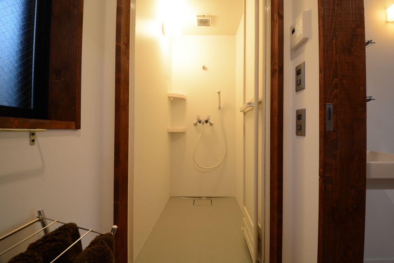 シャワールームの様子。(2014-12-10,共用部,BATH,2F)