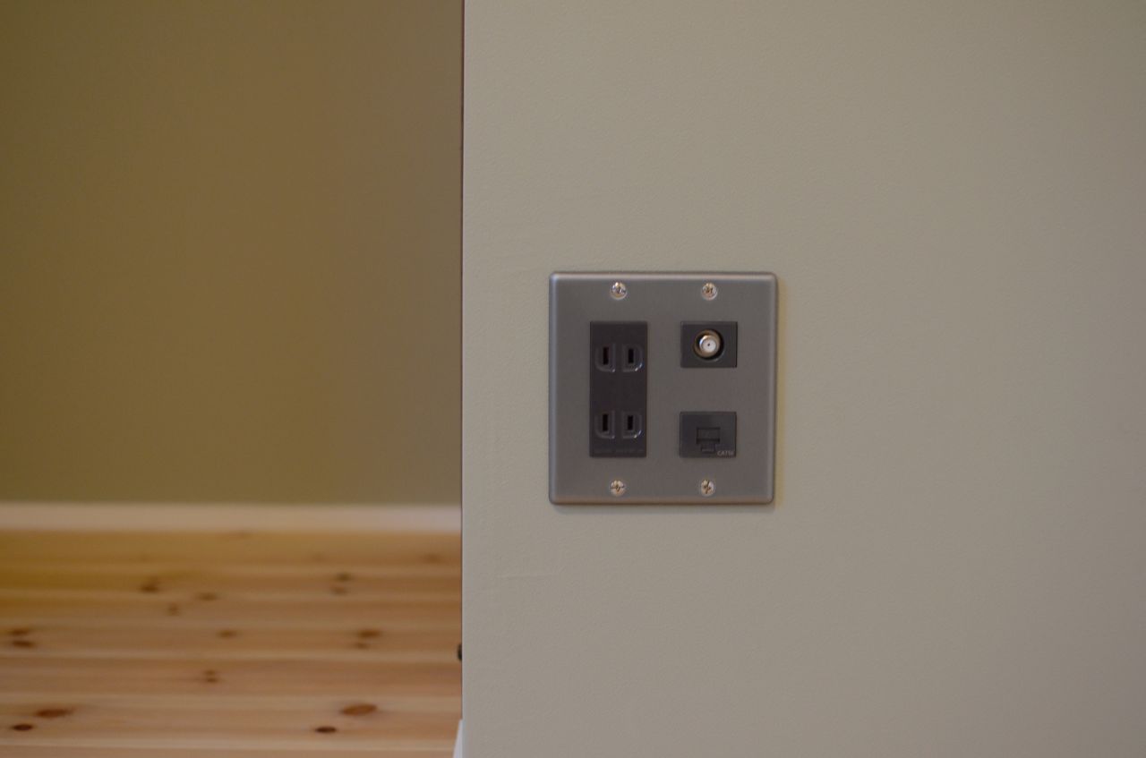 電源コンセントの様子。（202号室）(2014-12-10,専有部,ROOM,2F)