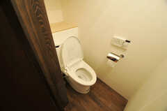 ウォシュレット付きトイレの様子。(2011-02-23,共用部,TOILET,1F)