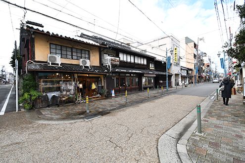 寺町通までは歩いて1分ほど。