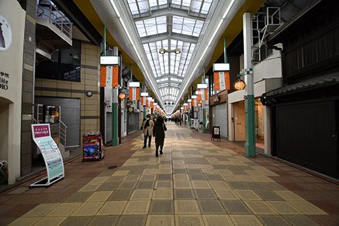 寺町通のアーケード商店街。