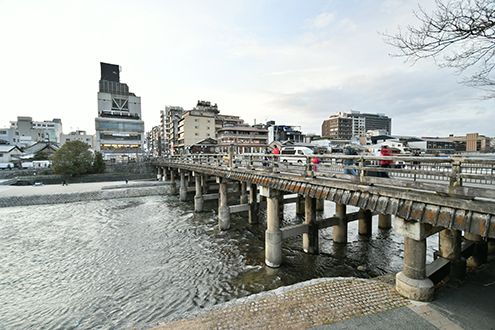 三条大橋の様子。