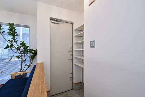 内部から見た玄関まわりの様子。(2017-01-17,周辺環境,ENTRANCE,1F)