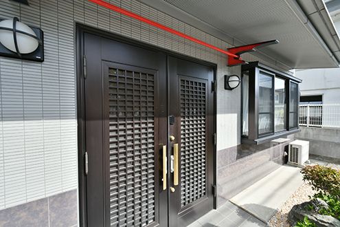 玄関の様子。ICカード対応のオートロックです。(2016-10-12,周辺環境,ENTRANCE,1F)