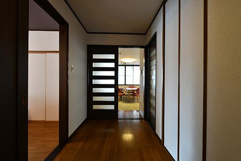 廊下の様子。左手がリビング、突き当りがダイニングです。(2016-10-12,共用部,OTHER,1F)