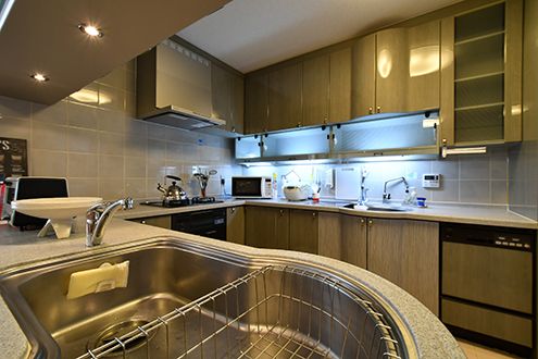 キッチンの様子。シンクは2箇所あります。(2016-10-12,共用部,KITCHEN,1F)
