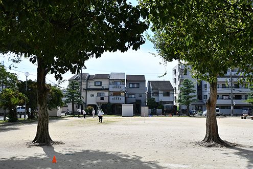 建物の目の前は公園です。(2016-10-12,共用部,ENVIRONMENT,1F)