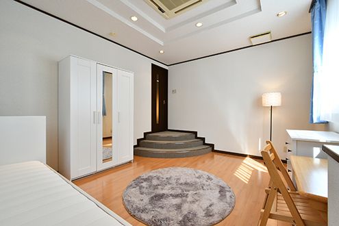 専有部の様子3。入口には小さな階段があります。（101号室）(2017-09-13,専有部,ROOM,1F)