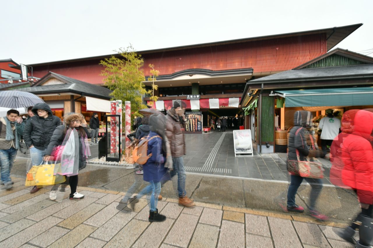 京福電鉄嵐山本線・嵐山駅前の様子。(2017-03-07,共用部,ENVIRONMENT,1F)