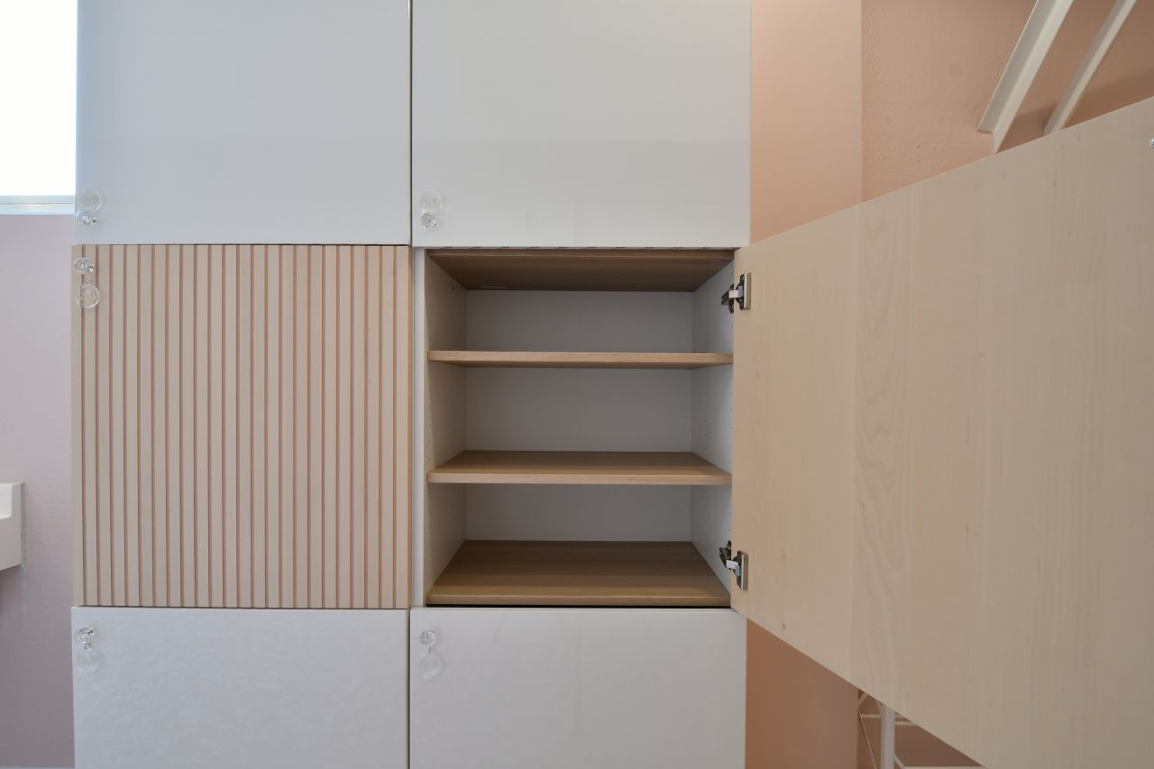 靴箱の様子。部屋ごとに扉1枚分使えます。(2022-03-10,周辺環境,ENTRANCE,1F)