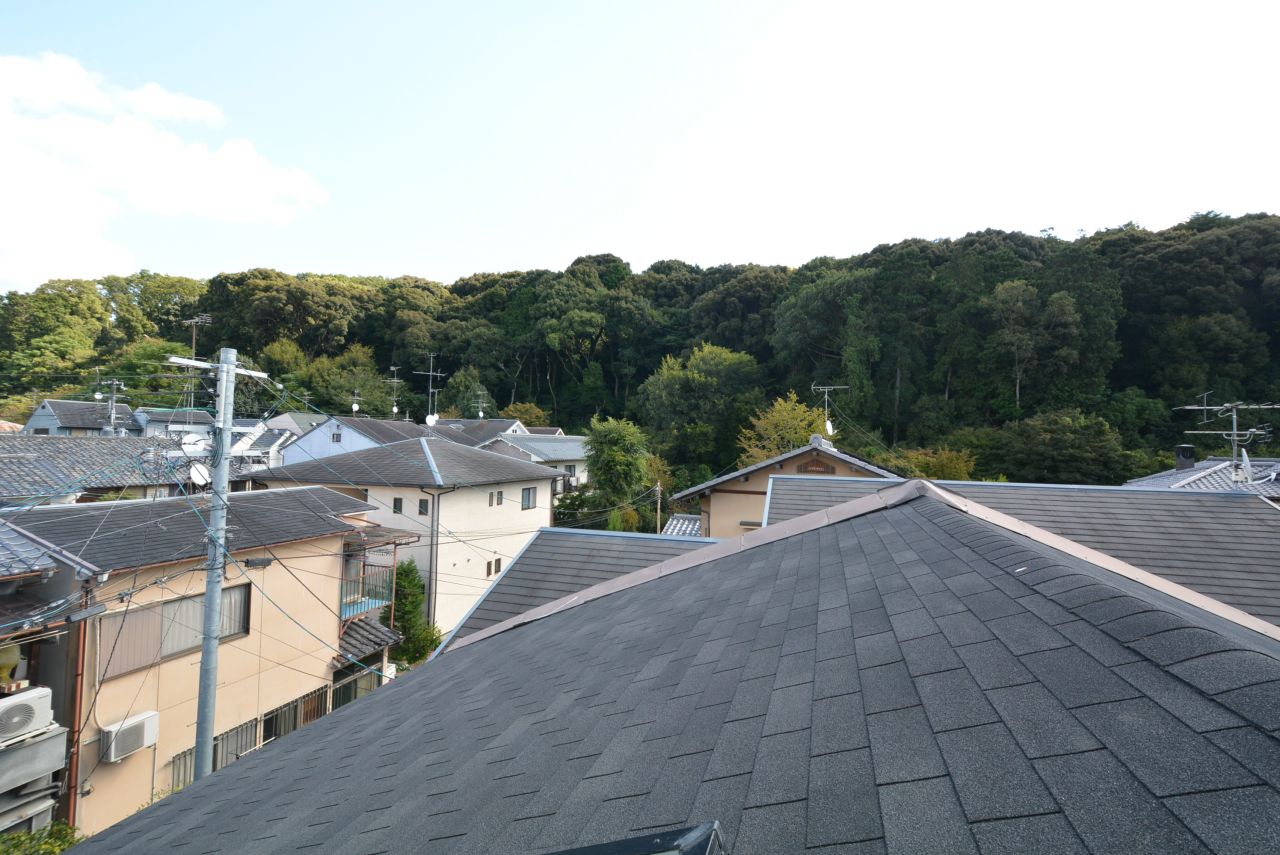 窓からは吉田山が綺麗に見えます。（301号室）(2015-10-13,共用部,OTHER,3F)