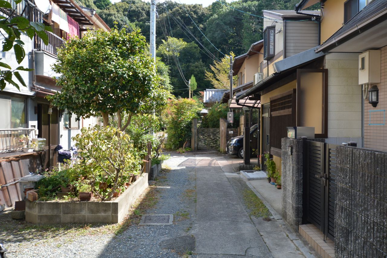 シェアハウス前の路地。(2015-10-13,共用部,ENVIRONMENT,1F)