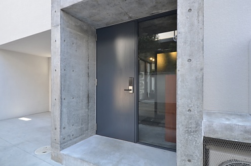 玄関ドアの様子。(2015-03-17,周辺環境,ENTRANCE,1F)