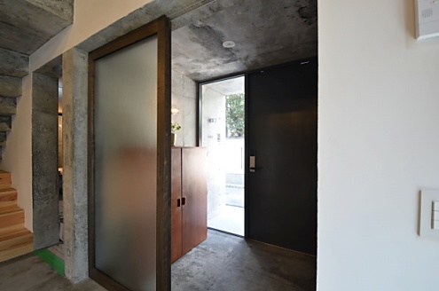 内部から見た玄関まわりの様子。(2015-03-17,周辺環境,ENTRANCE,1F)