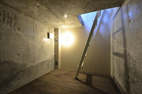 小部屋の様子2。高さは140cmほどです。（203号室）(2015-03-17,専有部,ROOM,2F)