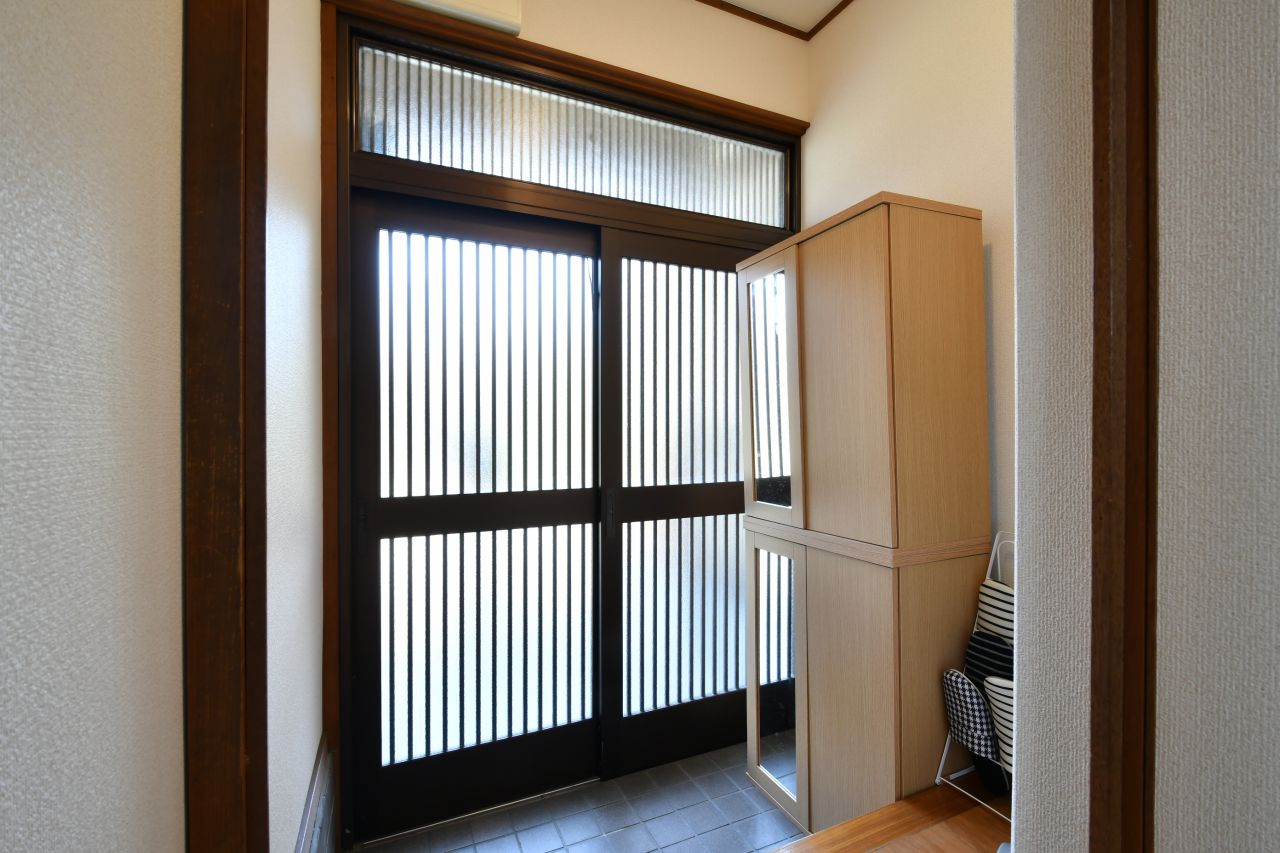 玄関から見た内部の様子。(2018-04-10,周辺環境,ENTRANCE,1F)