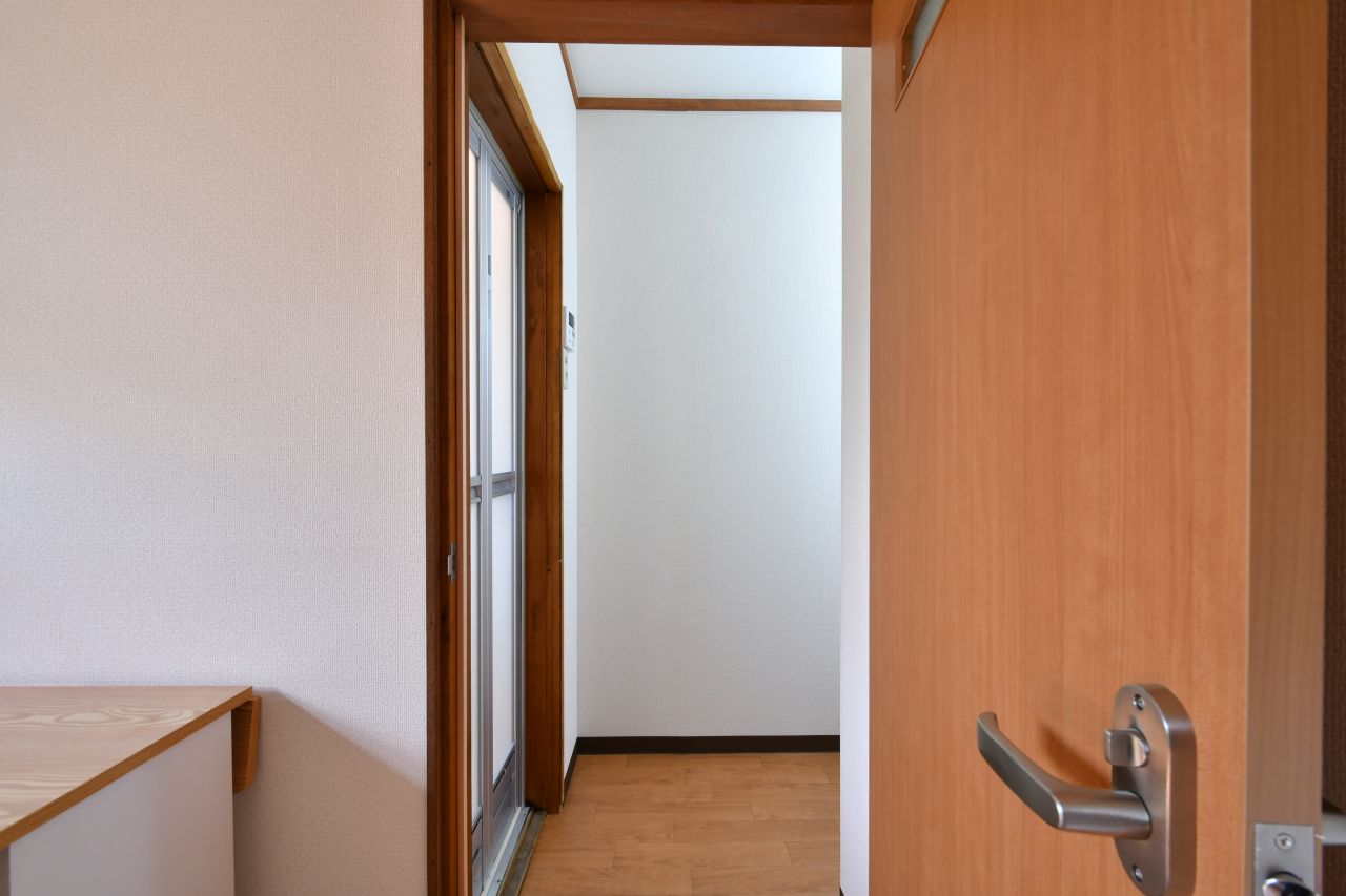 リビングの隣が脱衣室です。(2018-04-10,共用部,BATH,1F)