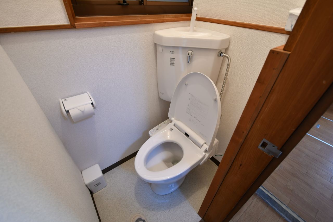 ウォシュレット付きトイレの様子。(2018-04-10,共用部,TOILET,1F)