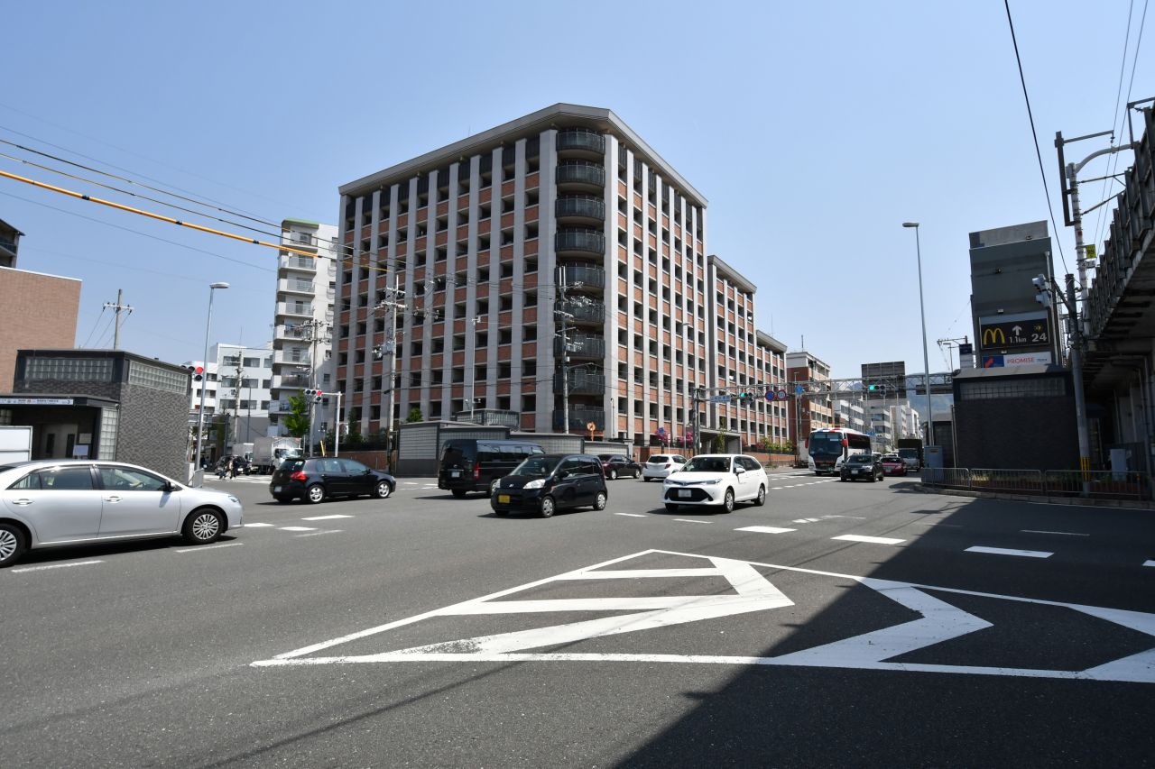 京都市営地下鉄東西線・東野駅前の交差点。(2018-04-10,共用部,ENVIRONMENT,1F)