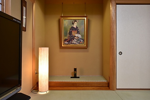 至る所に絵画が飾られています。(2016-04-19,共用部,LIVINGROOM,2F)