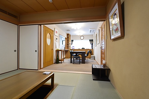 居間から見たダイニング周辺の様子。(2016-04-19,共用部,LIVINGROOM,2F)
