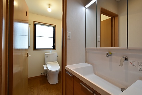 トイレと洗面台の様子。(2016-04-19,共用部,TOILET,3F)