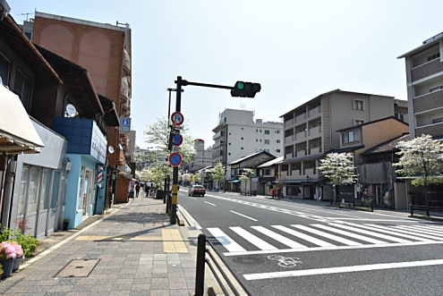 京都市営地下鉄東西線・東山駅前の様子。(2016-04-19,共用部,ENVIRONMENT,1F)