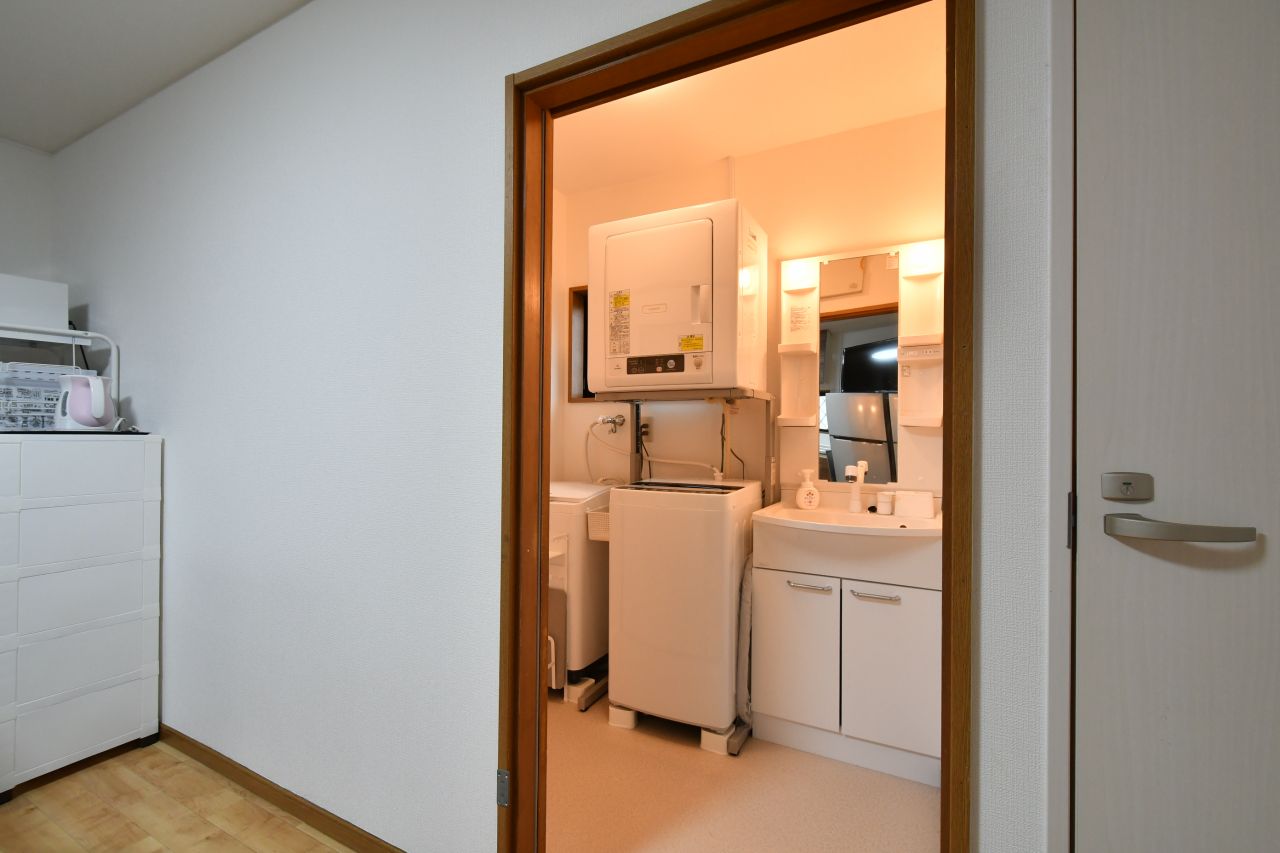 ダイニングから見た脱衣室の様子。(2021-07-07,共用部,OTHER,1F)