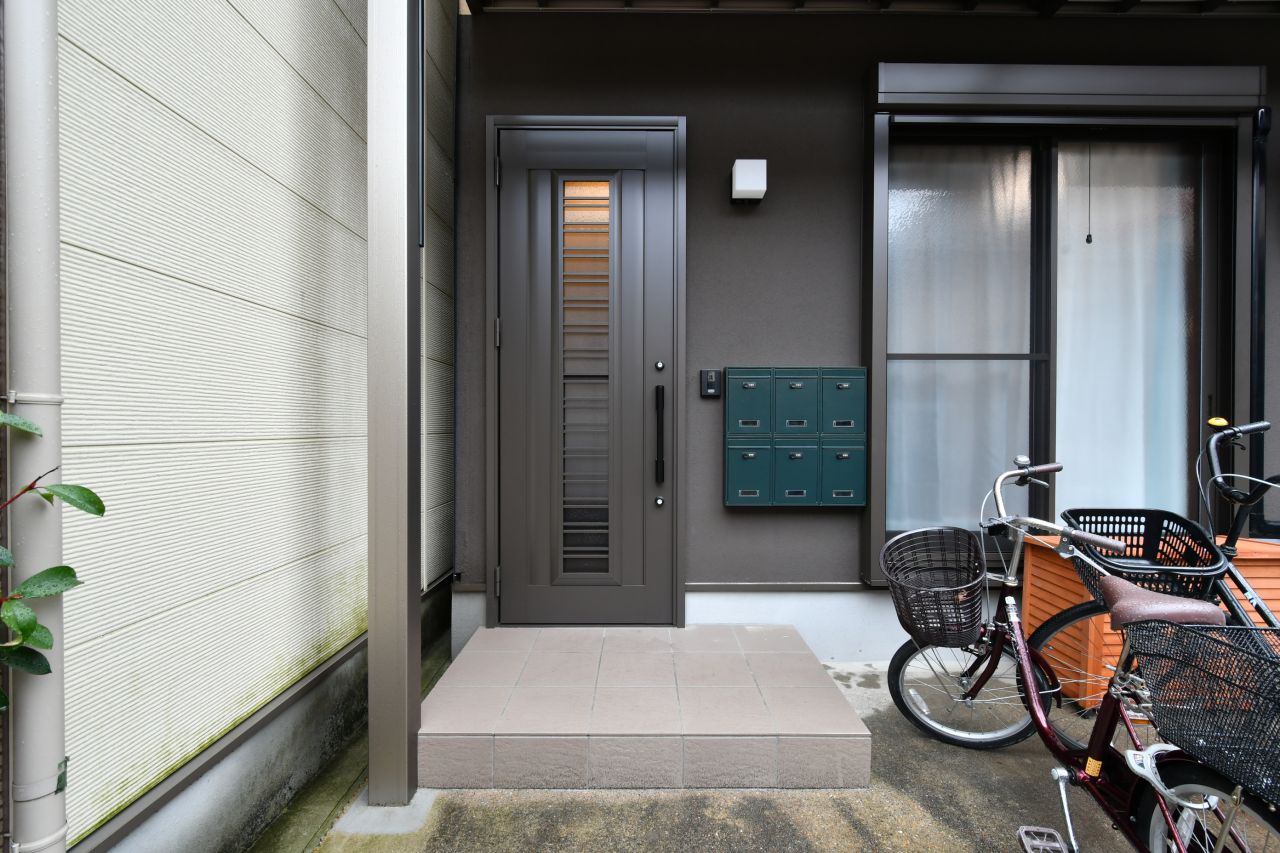 玄関ドアの様子。(2020-01-23,周辺環境,ENTRANCE,1F)