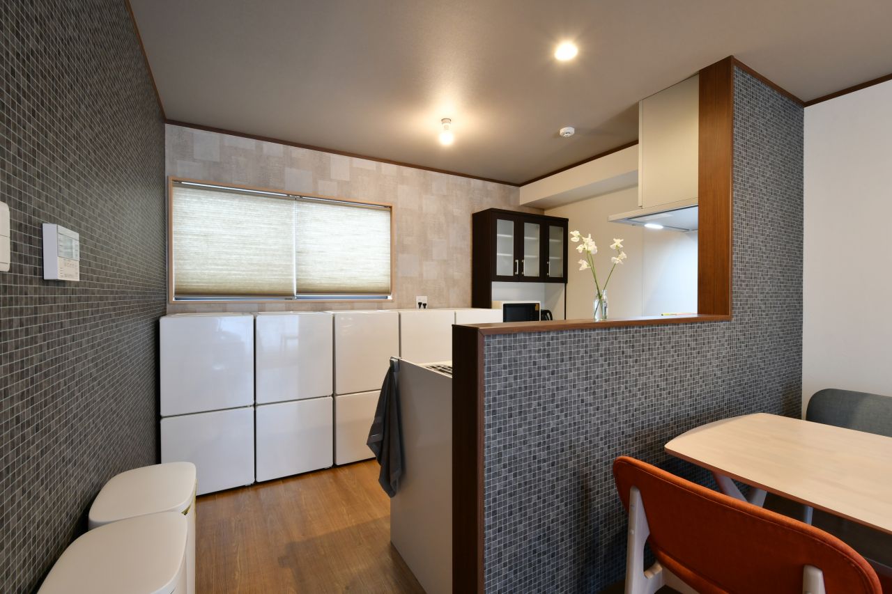 ダイニングテーブルの隣がキッチンです。(2020-01-23,共用部,KITCHEN,2F)