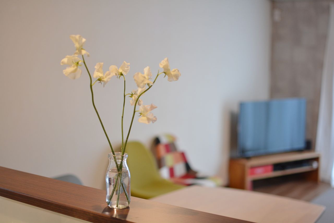 花が飾られています。(2020-01-23,共用部,KITCHEN,2F)