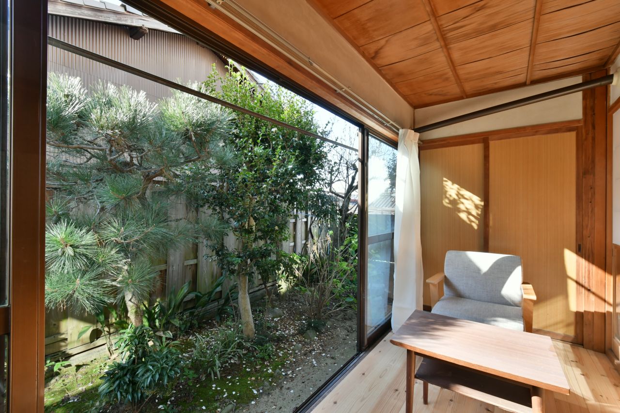 庭と縁側の様子。(2020-11-26,共用部,LIVINGROOM,1F)