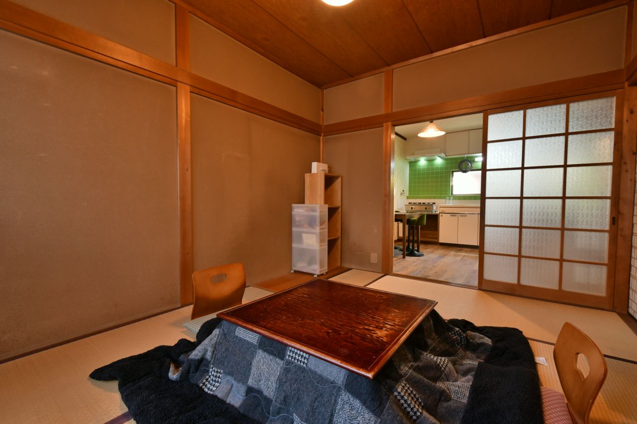 キッチン脇の居間の様子2。(2020-11-26,共用部,LIVINGROOM,1F)