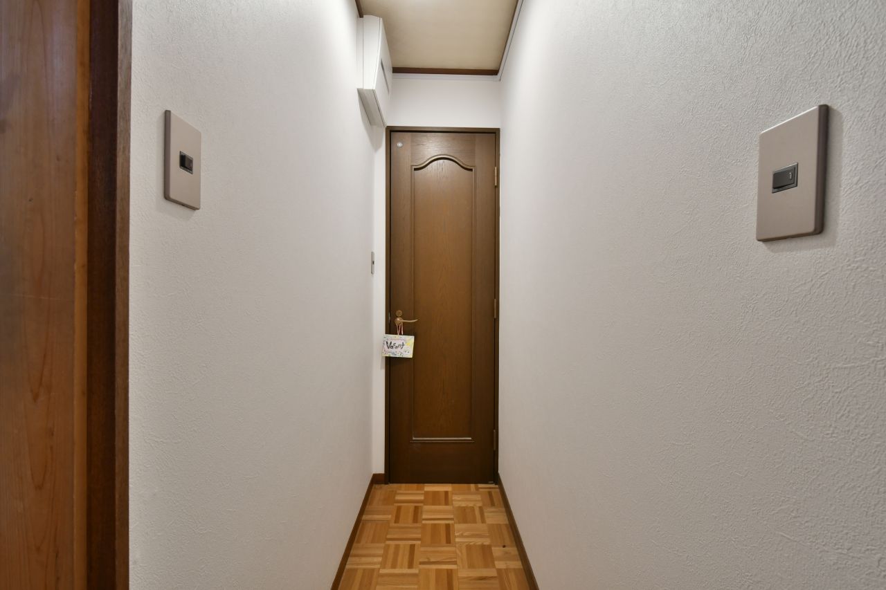 廊下の様子。突き当りがトイレです。(2020-11-26,共用部,OTHER,1F)