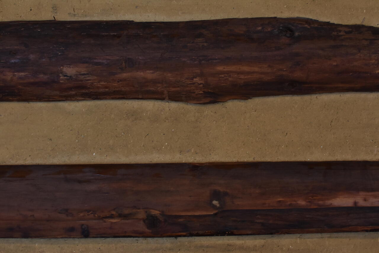 蔵で使用されていた木材が、そのまま使用されています。（203号室）|2F 部屋