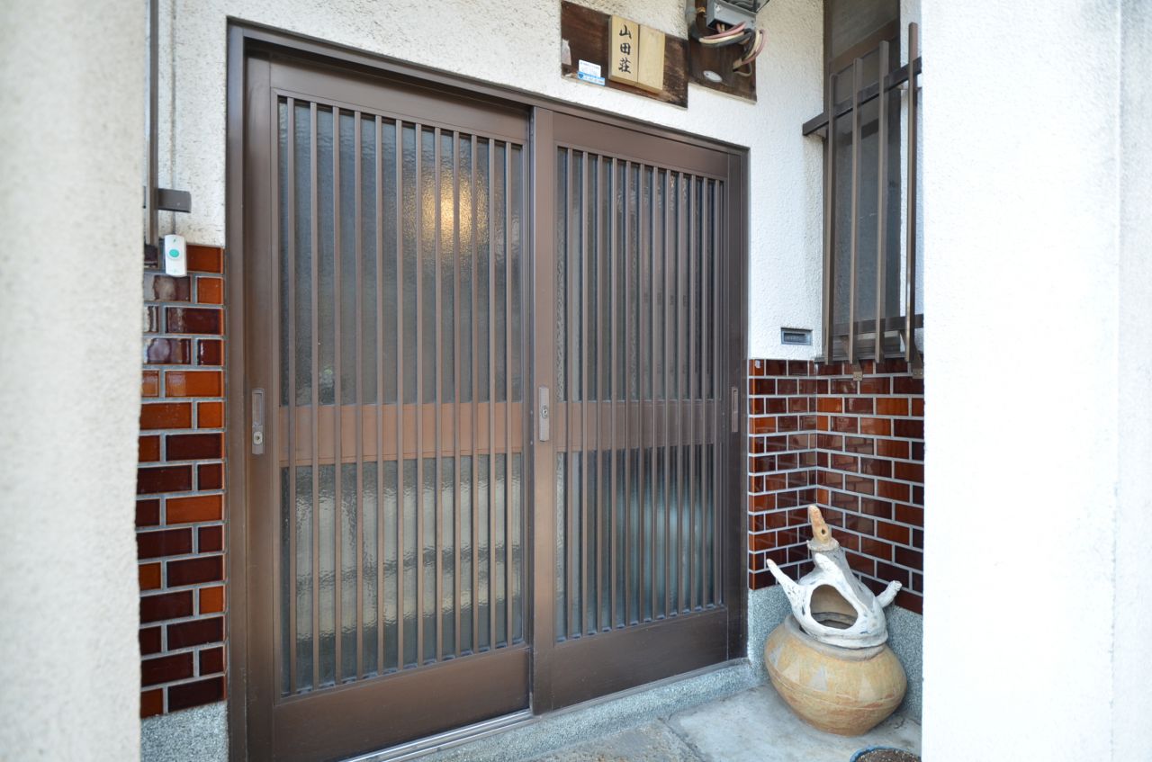 玄関の扉は引き戸です。(2016-02-16,周辺環境,ENTRANCE,1F)