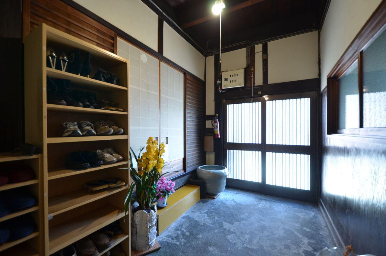 内部から見た玄関周りの様子。(2016-02-16,周辺環境,ENTRANCE,1F)